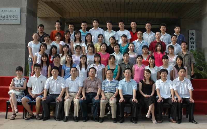 2007届经管学院旅游管理专业毕业生合影.jpg