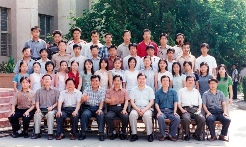 经管学院2003届经济专业班毕业生合影.jpg