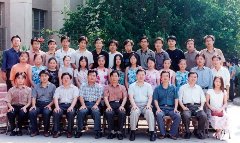 经管学院2003届经管专业一班毕业生合影.jpg