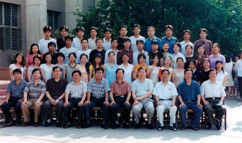 经管学院2003届会计专业二班毕业生合影.jpg