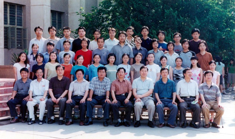 经管学院2003届会计专业三班毕业生合影.jpg