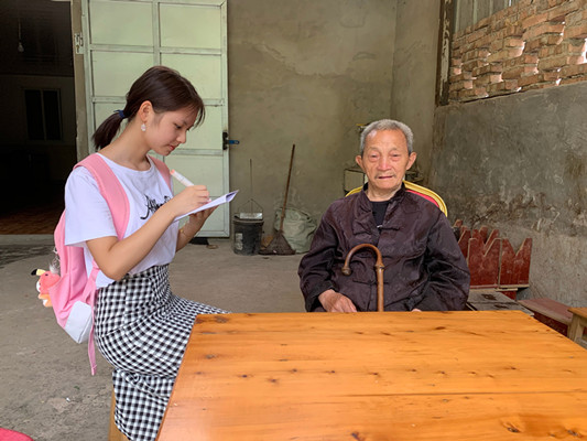 4b7b3bb80bb2426196aa95f1b871e964.jpg 访谈时刻_副本.jpg