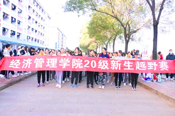 5d177eae760e438e88eb291208891ec3.jpg 比赛现场_副本.jpg