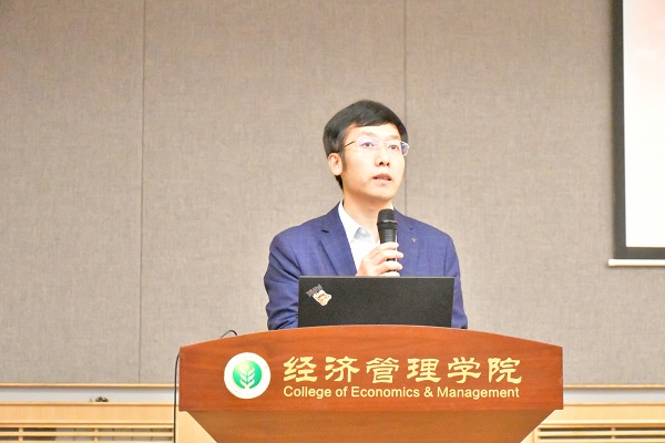 ec5434ab860e4bf0aa0c3c31f930b6f0.jpg 学院党委副书记张军驰主持.JPG